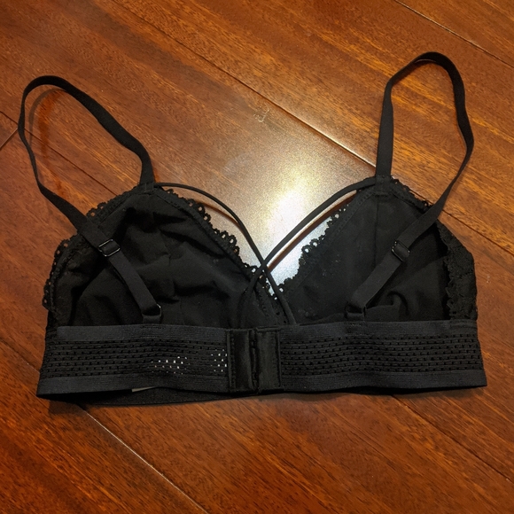 Black Lace Strappy Bralette - Picture 2 of 4